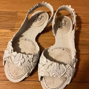 White Floral rubber Sandals sustainable natural fibers collection Brazil 8.5